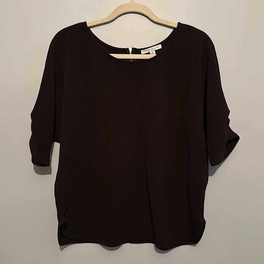 Size XL Green envelope black shirt
